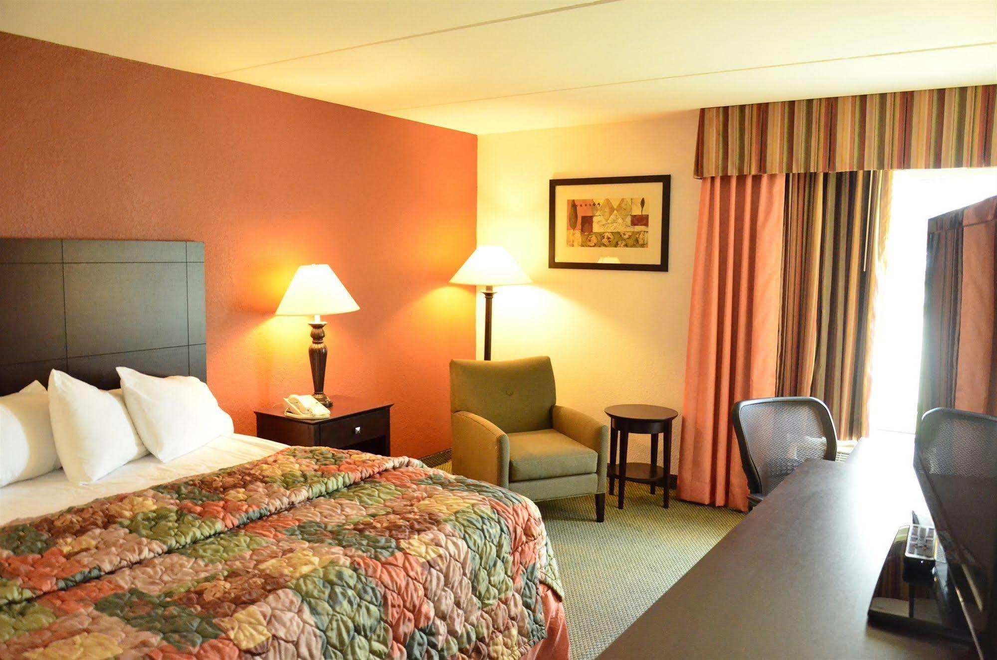 Ramada By Wyndham Luling Hotel Екстериор снимка